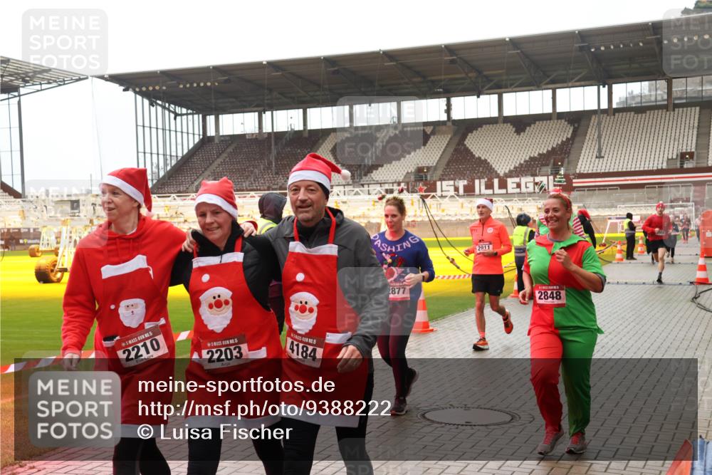 07.12.2025 - St. Pauli X-Mass-Run No. 15 Luisa Fischer http://msf.ph/oto/9388222 07.12.2025 11:50:52 Ziel 5, 2210, 5, 2203, 15, 4184, 2911, 877, 2848, 196, 206, 1599, 1602, 1890, 2118, 2203, 2210, 2784, 2785, 2793, 2848, 2872, 2877, 3660, 3697, 3778, 3913, 3958, 4184, 4428 meine-sportfotos.de