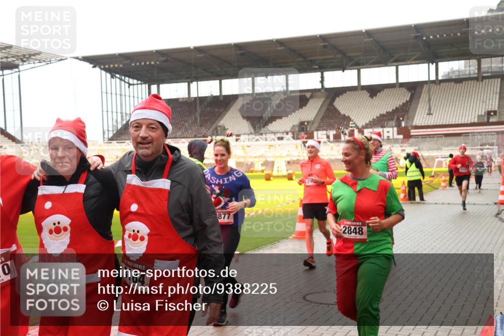 07.12.2025 - St. Pauli X-Mass-Run No. 15 Luisa Fischer http://msf.ph/oto/9388225 07.12.2025 11:50:53 Ziel 115, 0, 15, 2203, 15, 4184, 877, 2848, 196, 206, 1599, 1602, 1890, 2118, 2203, 2210, 2784, 2785, 2793, 2848, 2872, 2877, 3660, 3697, 3778, 3913, 3958, 4184, 4428 meine-sportfotos.de