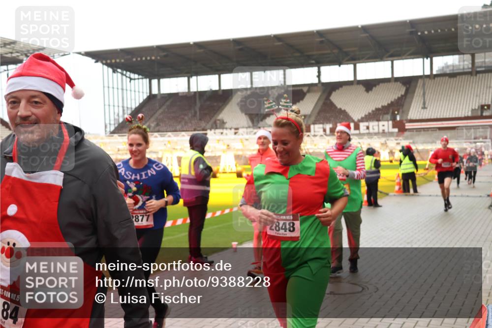 07.12.2025 - St. Pauli X-Mass-Run No. 15 Luisa Fischer http://msf.ph/oto/9388228 07.12.2025 11:50:53 Ziel 15, 84, 877, 2848, 196, 206, 1599, 1602, 1890, 2118, 2203, 2210, 2784, 2785, 2793, 2848, 2872, 2877, 3660, 3697, 3778, 3913, 3958, 4184, 4428 meine-sportfotos.de