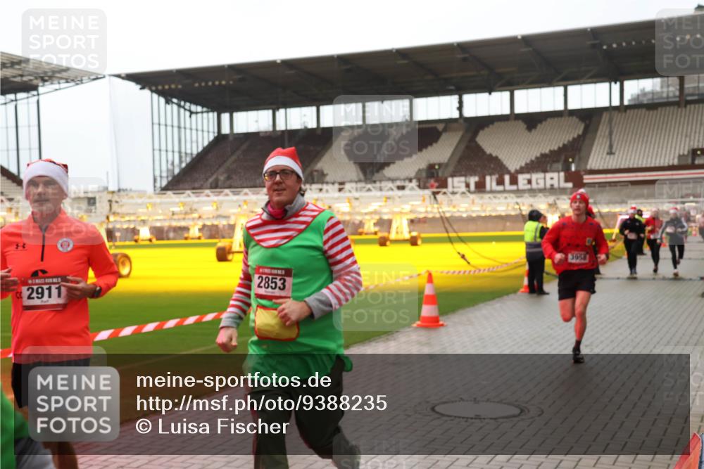 07.12.2025 - St. Pauli X-Mass-Run No. 15 Luisa Fischer http://msf.ph/oto/9388235 07.12.2025 11:50:55 Ziel 2911, 2853, 3958, 196, 206, 1599, 1602, 1890, 2118, 2203, 2210, 2784, 2785, 2793, 2848, 2872, 2877, 3639, 3660, 3697, 3778, 3913, 3958, 4184, 4428 meine-sportfotos.de
