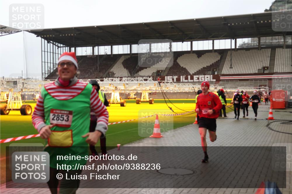 07.12.2025 - St. Pauli X-Mass-Run No. 15 Luisa Fischer http://msf.ph/oto/9388236 07.12.2025 11:50:55 Ziel 2853, 39, 196, 206, 1599, 1602, 1890, 2118, 2203, 2210, 2784, 2785, 2793, 2848, 2872, 2877, 3639, 3660, 3697, 3778, 3913, 3958, 4184, 4428 meine-sportfotos.de