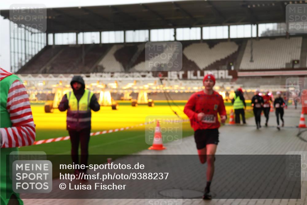 07.12.2025 - St. Pauli X-Mass-Run No. 15 Luisa Fischer http://msf.ph/oto/9388237 07.12.2025 11:50:56 Ziel 196, 206, 1599, 1602, 1890, 2118, 2203, 2210, 2784, 2785, 2793, 2848, 2872, 2877, 3639, 3697, 3913, 3958, 4184, 4428 meine-sportfotos.de