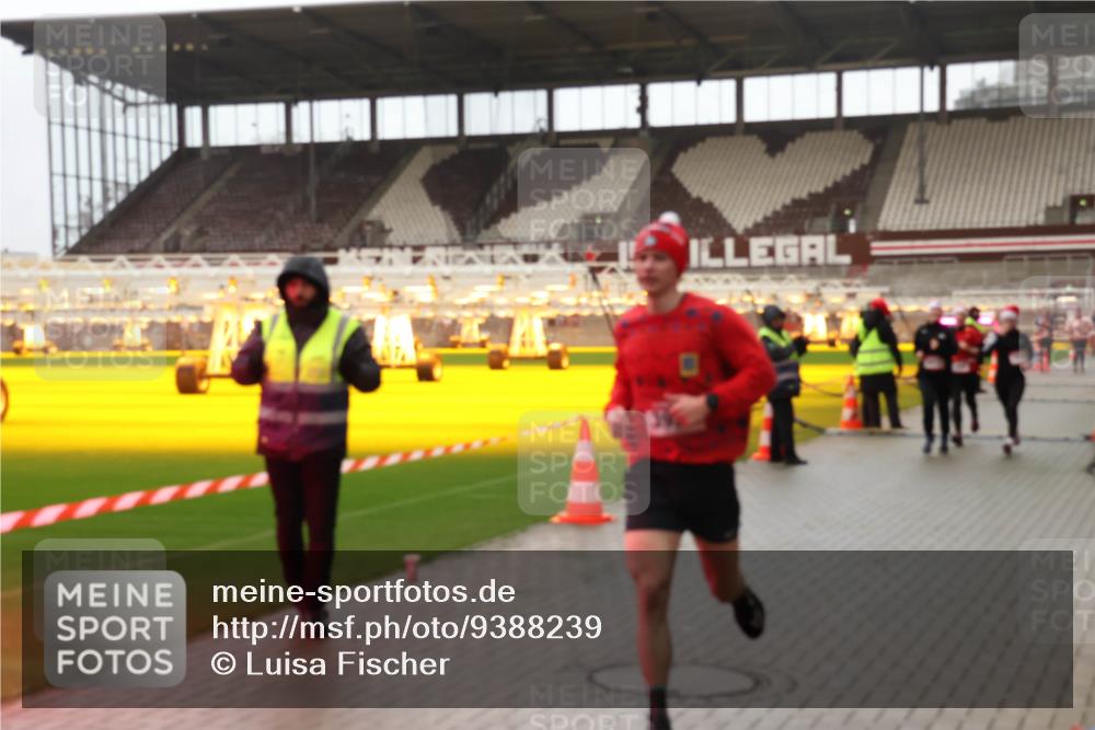 07.12.2025 - St. Pauli X-Mass-Run No. 15 Luisa Fischer http://msf.ph/oto/9388239 07.12.2025 11:50:56 Ziel 196, 206, 1599, 1602, 1890, 2118, 2203, 2210, 2784, 2785, 2793, 2848, 2872, 2877, 3639, 3697, 3913, 3958, 4184, 4428 meine-sportfotos.de