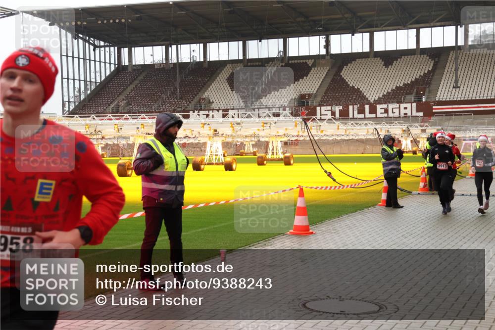 07.12.2025 - St. Pauli X-Mass-Run No. 15 Luisa Fischer http://msf.ph/oto/9388243 07.12.2025 11:50:57 Ziel 958, 3913, 196, 206, 1599, 1602, 1890, 2118, 2203, 2210, 2784, 2785, 2793, 2848, 2872, 2877, 3639, 3697, 3913, 3958, 4184, 4428 meine-sportfotos.de