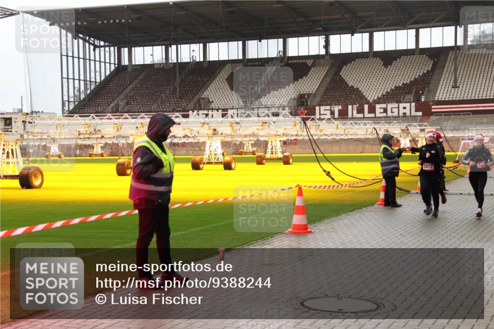 07.12.2025 - St. Pauli X-Mass-Run No. 15 Luisa Fischer http://msf.ph/oto/9388244 07.12.2025 11:50:57 Ziel 3913, 196, 206, 1599, 1602, 1890, 2118, 2203, 2210, 2784, 2785, 2793, 2848, 2872, 2877, 3639, 3697, 3913, 3958, 4184, 4428 meine-sportfotos.de