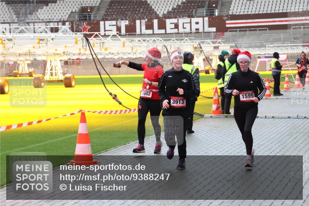 07.12.2025 - St. Pauli X-Mass-Run No. 15 Luisa Fischer http://msf.ph/oto/9388247 07.12.2025 11:50:59 Ziel 1602, 5, 3913, 5, 1599, 196, 206, 1599, 1602, 1890, 2118, 2203, 2210, 2784, 2785, 2793, 2848, 2872, 2877, 3639, 3697, 3913, 3958, 4184, 4428 meine-sportfotos.de