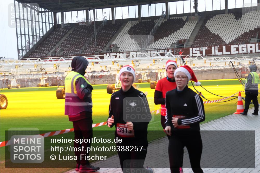 07.12.2025 - St. Pauli X-Mass-Run No. 15 Luisa Fischer http://msf.ph/oto/9388257 07.12.2025 11:51:01 Ziel 3915, 196, 206, 1599, 1602, 1890, 2203, 2210, 2784, 2785, 2793, 2848, 2872, 2877, 3639, 3697, 3913, 3958, 4184, 4428 meine-sportfotos.de