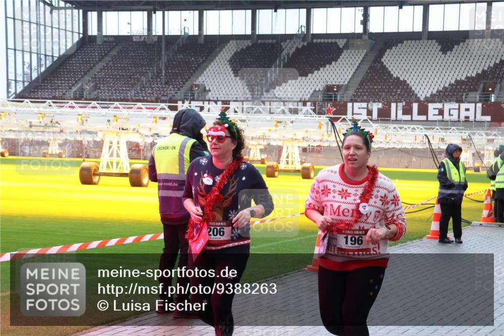 07.12.2025 - St. Pauli X-Mass-Run No. 15 Luisa Fischer http://msf.ph/oto/9388263 07.12.2025 11:51:14 Ziel 15, 206, 15, 196, 196, 206, 995, 996, 1599, 1602, 2547, 2548, 2784, 2785, 2793, 3616, 3618, 3639, 3913, 3958, 4428 meine-sportfotos.de