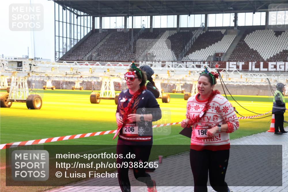 07.12.2025 - St. Pauli X-Mass-Run No. 15 Luisa Fischer http://msf.ph/oto/9388265 07.12.2025 11:51:14 Ziel 15, 206, 15, 196, 196, 206, 995, 996, 1599, 1602, 2547, 2548, 2784, 2785, 2793, 3616, 3618, 3639, 3913, 3958, 4428 meine-sportfotos.de