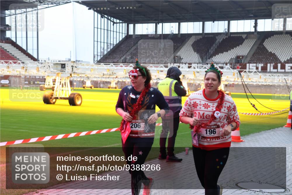 07.12.2025 - St. Pauli X-Mass-Run No. 15 Luisa Fischer http://msf.ph/oto/9388266 07.12.2025 11:51:15 Ziel 15, 206, 15, 196, 196, 206, 995, 996, 1599, 1602, 2547, 2548, 2784, 2785, 2793, 3616, 3618, 3639, 3913, 3958, 4428 meine-sportfotos.de