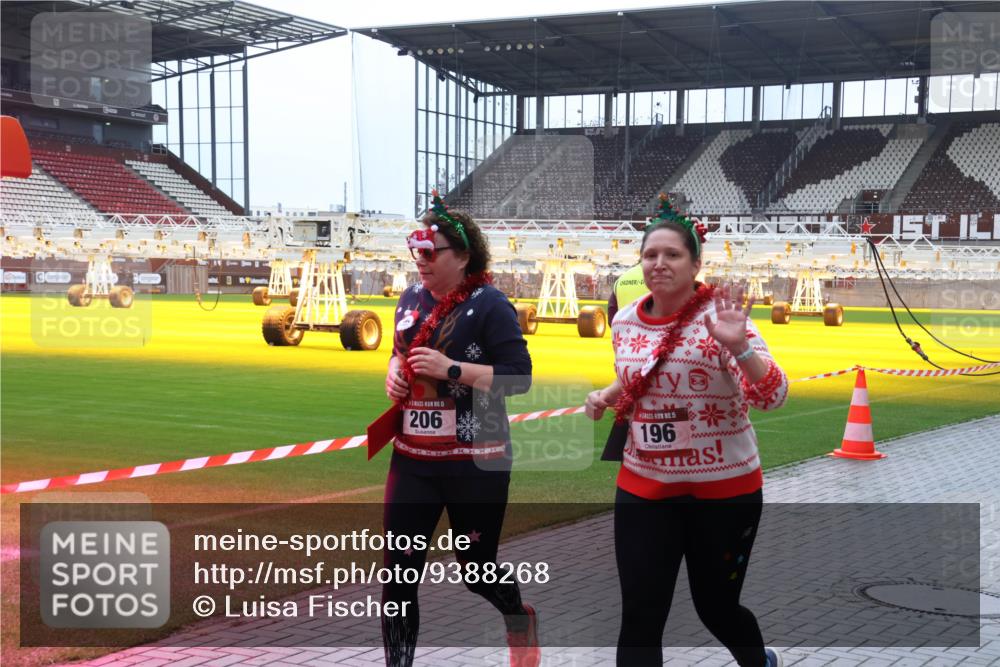 07.12.2025 - St. Pauli X-Mass-Run No. 15 Luisa Fischer http://msf.ph/oto/9388268 07.12.2025 11:51:15 Ziel 15, 206, 5, 196, 196, 206, 995, 996, 1599, 1602, 2547, 2548, 2784, 2785, 2793, 3616, 3618, 3639, 3913, 3958, 4428 meine-sportfotos.de