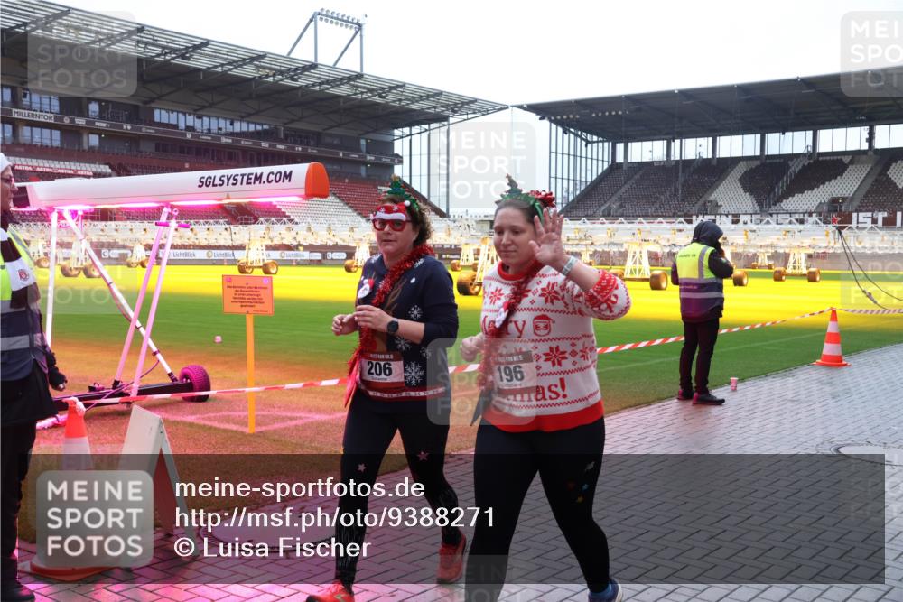 07.12.2025 - St. Pauli X-Mass-Run No. 15 Luisa Fischer http://msf.ph/oto/9388271 07.12.2025 11:51:16 Ziel 206, 196, 196, 206, 995, 996, 1599, 1602, 2547, 2548, 3616, 3618, 3639, 3913, 3958 meine-sportfotos.de