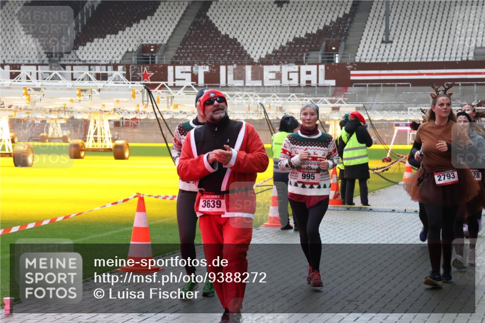 07.12.2025 - St. Pauli X-Mass-Run No. 15 Luisa Fischer http://msf.ph/oto/9388272 07.12.2025 11:51:26 Ziel 15, 3639, 5, 995, 2793, 28, 196, 206, 995, 996, 1599, 1602, 2547, 2548, 2585, 2670, 2672, 3616, 3618, 3639, 3913, 3958, 4609 meine-sportfotos.de