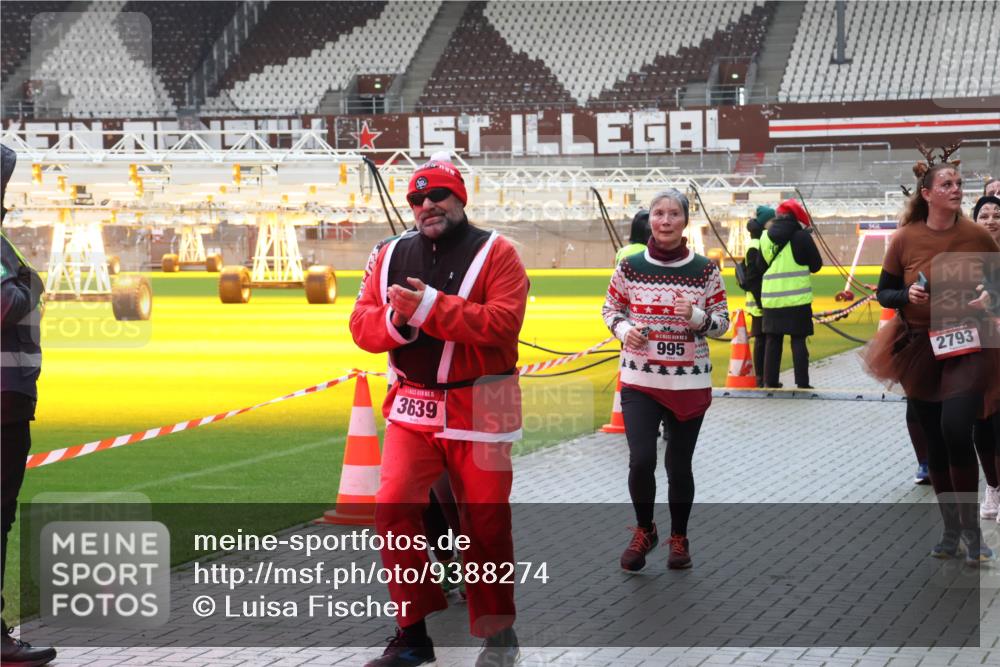 07.12.2025 - St. Pauli X-Mass-Run No. 15 Luisa Fischer http://msf.ph/oto/9388274 07.12.2025 11:51:26 Ziel 3639, 995, 2793, 196, 206, 995, 996, 1599, 1602, 2547, 2548, 2585, 2670, 2672, 3616, 3618, 3639, 3913, 3958, 4609 meine-sportfotos.de