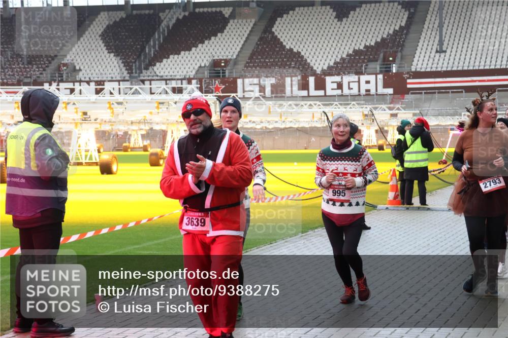 07.12.2025 - St. Pauli X-Mass-Run No. 15 Luisa Fischer http://msf.ph/oto/9388275 07.12.2025 11:51:26 Ziel 3639, 995, 000000, 2793, 196, 206, 995, 996, 1599, 1602, 2547, 2548, 2585, 2670, 2672, 3616, 3618, 3639, 3913, 3958, 4609 meine-sportfotos.de