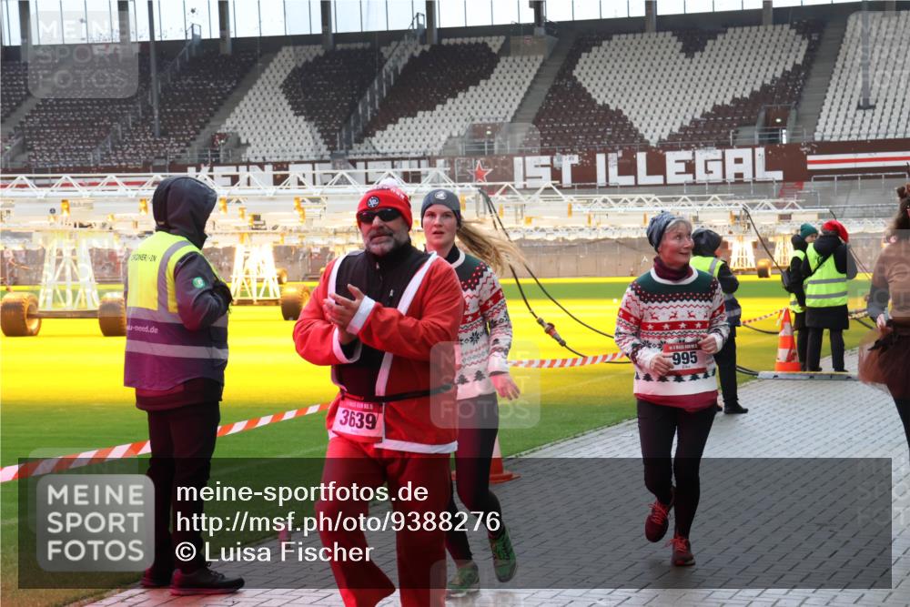 07.12.2025 - St. Pauli X-Mass-Run No. 15 Luisa Fischer http://msf.ph/oto/9388276 07.12.2025 11:51:26 Ziel 3639, 600000, 995, 196, 206, 995, 996, 1599, 1602, 2547, 2548, 2585, 2670, 2672, 3616, 3618, 3639, 3913, 3958, 4609 meine-sportfotos.de