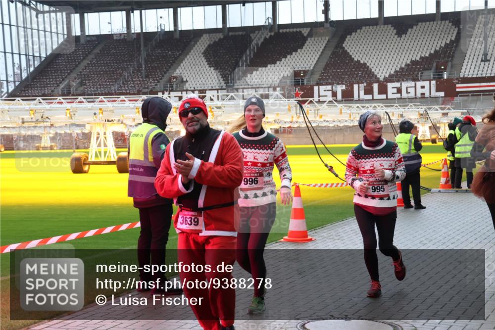 07.12.2025 - St. Pauli X-Mass-Run No. 15 Luisa Fischer http://msf.ph/oto/9388278 07.12.2025 11:51:27 Ziel 3639, 996, 995, 196, 206, 995, 996, 1599, 1602, 2547, 2548, 2585, 2670, 2672, 3616, 3618, 3639, 3913, 3958, 4609 meine-sportfotos.de