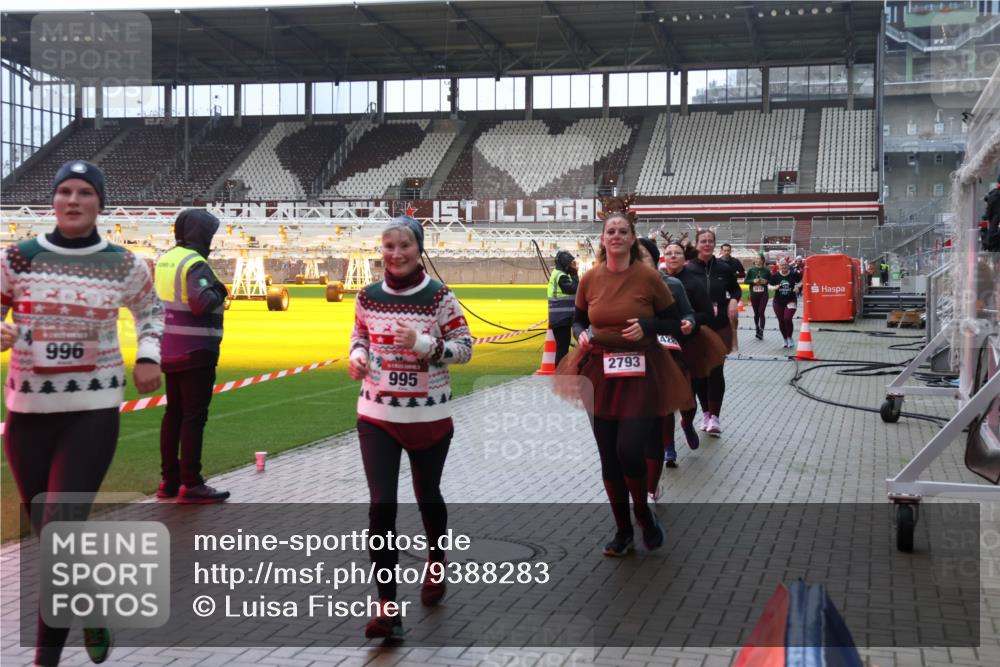 07.12.2025 - St. Pauli X-Mass-Run No. 15 Luisa Fischer http://msf.ph/oto/9388283 07.12.2025 11:51:28 Ziel 996, 06, 3, 995, 10000, 2793, 42, 196, 206, 995, 996, 1599, 1602, 2547, 2548, 2585, 2589, 2670, 2672, 3616, 3618, 3639, 3913, 3958, 4609 meine-sportfotos.de