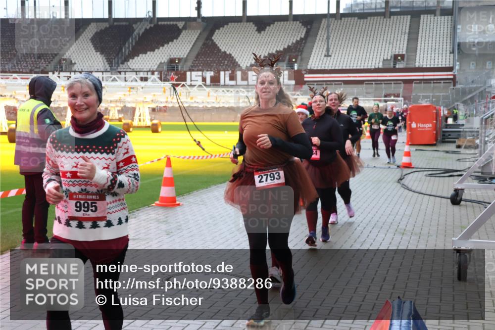 07.12.2025 - St. Pauli X-Mass-Run No. 15 Luisa Fischer http://msf.ph/oto/9388286 07.12.2025 11:51:29 Ziel 995, 1000001, 2793, 196, 206, 995, 996, 1599, 1602, 2547, 2548, 2585, 2589, 2670, 2672, 3116, 3616, 3618, 3639, 3913, 3958, 4609 meine-sportfotos.de