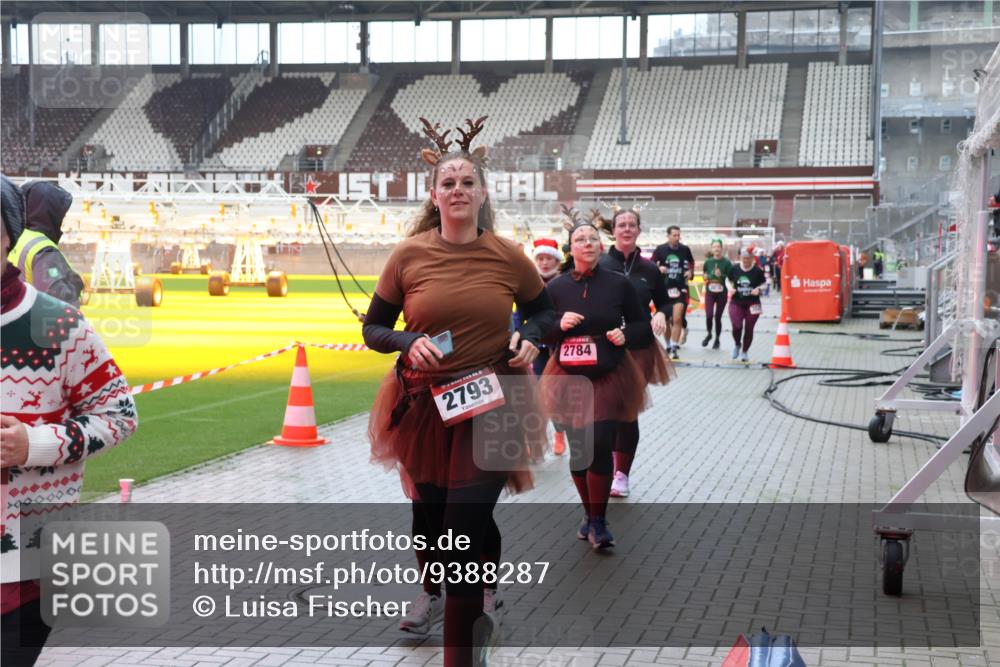 07.12.2025 - St. Pauli X-Mass-Run No. 15 Luisa Fischer http://msf.ph/oto/9388287 07.12.2025 11:51:29 Ziel 1000000, 2793, 2784, 196, 206, 995, 996, 1599, 1602, 2547, 2548, 2585, 2589, 2670, 2672, 3116, 3616, 3618, 3639, 3913, 3958, 4609 meine-sportfotos.de