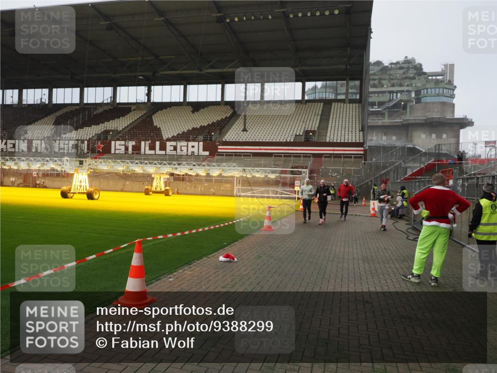 07.12.2025 - St. Pauli X-Mass-Run No. 15 Fabian Wolf http://msf.ph/oto/9388299 07.12.2025 10:19:25 Ziel 3011, 3013, 3695, 4038, 4115, 4466 meine-sportfotos.de
