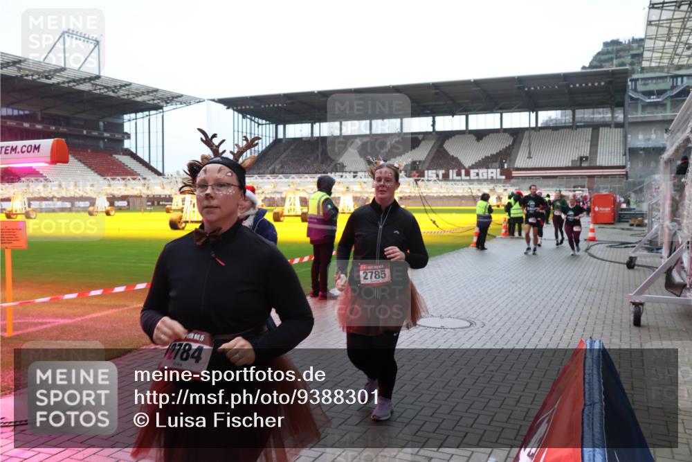 07.12.2025 - St. Pauli X-Mass-Run No. 15 Luisa Fischer http://msf.ph/oto/9388301 07.12.2025 11:51:32 Ziel 5, 2784, 2785, 196, 206, 995, 996, 1599, 1602, 2374, 2547, 2548, 2585, 2589, 2670, 2672, 3116, 3449, 3451, 3616, 3618, 3639, 3913, 3958, 3959, 4340, 4609 meine-sportfotos.de