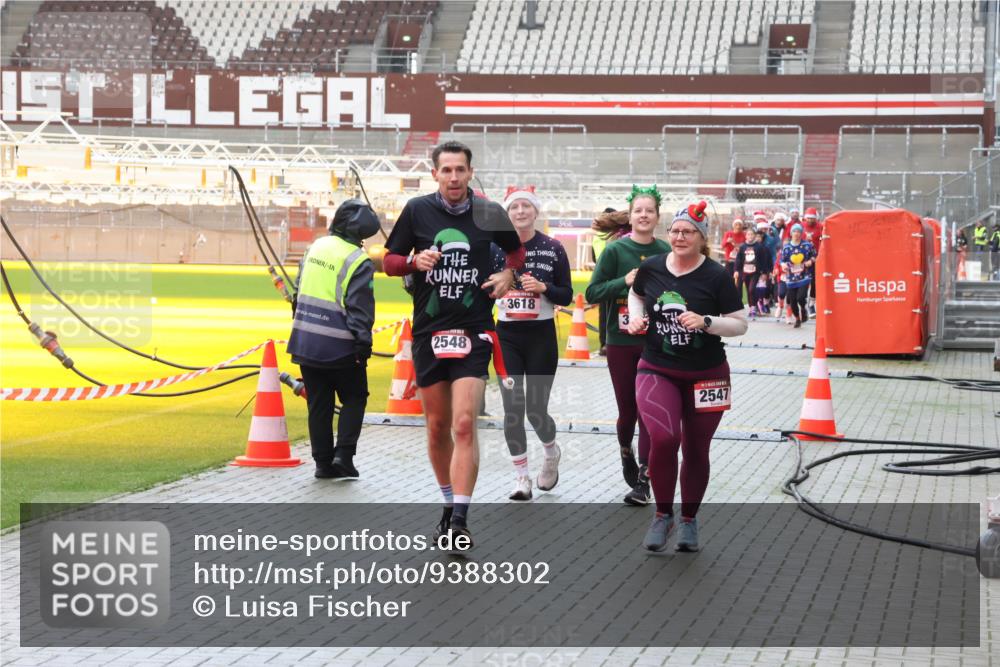 07.12.2025 - St. Pauli X-Mass-Run No. 15 Luisa Fischer http://msf.ph/oto/9388302 07.12.2025 11:51:34 Ziel 2548, 3618, 3, 2547, 1, 1, 196, 206, 995, 996, 1599, 1602, 2374, 2547, 2548, 2585, 2589, 2670, 2672, 3116, 3449, 3451, 3616, 3618, 3639, 3913, 3958, 3959, 4340, 4609 meine-sportfotos.de