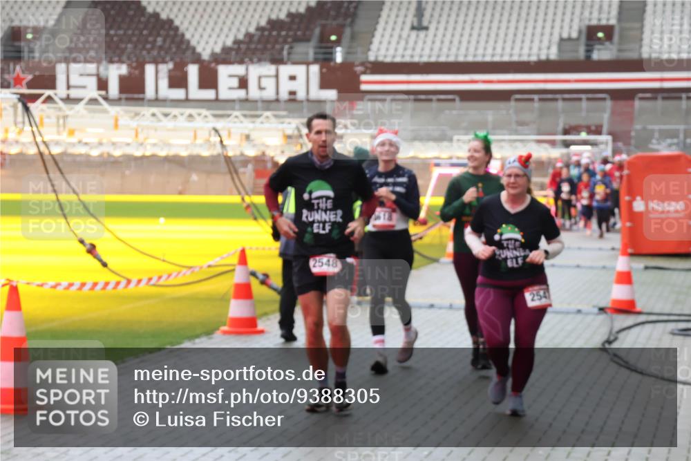 07.12.2025 - St. Pauli X-Mass-Run No. 15 Luisa Fischer http://msf.ph/oto/9388305 07.12.2025 11:51:34 Ziel 2548, 196, 206, 995, 996, 1599, 1602, 2374, 2547, 2548, 2585, 2589, 2670, 2672, 3116, 3449, 3451, 3616, 3618, 3639, 3913, 3958, 3959, 4340, 4609 meine-sportfotos.de