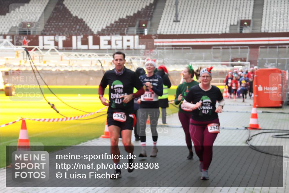 07.12.2025 - St. Pauli X-Mass-Run No. 15 Luisa Fischer http://msf.ph/oto/9388308 07.12.2025 11:51:35 Ziel 618, 2548, 2547, 196, 206, 995, 996, 1599, 1602, 2374, 2547, 2548, 2585, 2589, 2670, 2672, 3116, 3449, 3451, 3616, 3618, 3639, 3913, 3958, 3959, 4340, 4609 meine-sportfotos.de