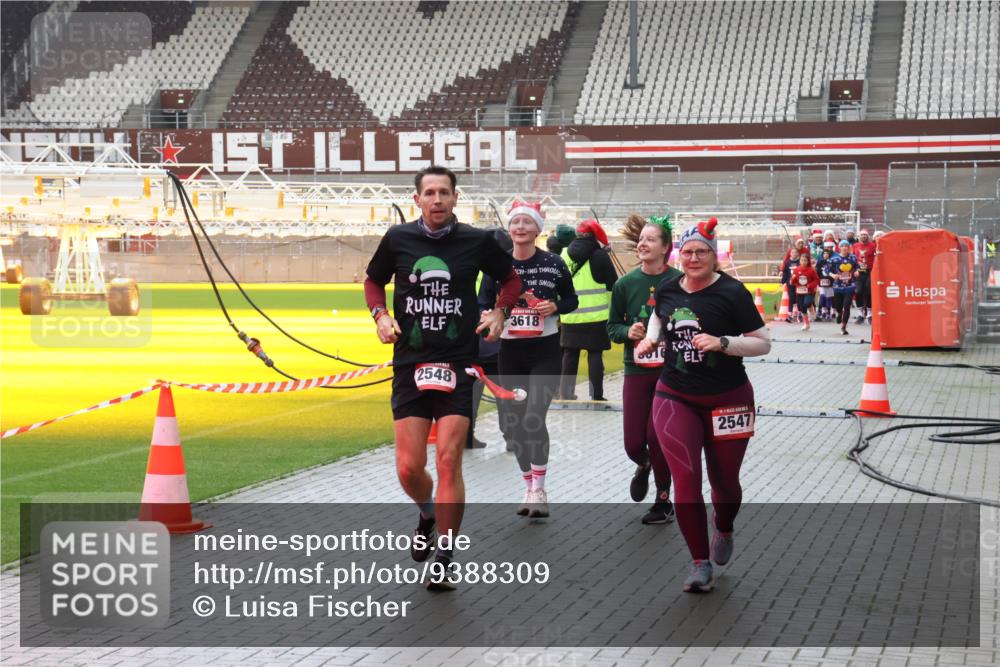 07.12.2025 - St. Pauli X-Mass-Run No. 15 Luisa Fischer http://msf.ph/oto/9388309 07.12.2025 11:51:35 Ziel 3618, 2548, 2547, 196, 206, 995, 996, 1599, 1602, 2374, 2547, 2548, 2585, 2589, 2670, 2672, 3116, 3449, 3451, 3616, 3618, 3639, 3913, 3958, 3959, 4340, 4609 meine-sportfotos.de