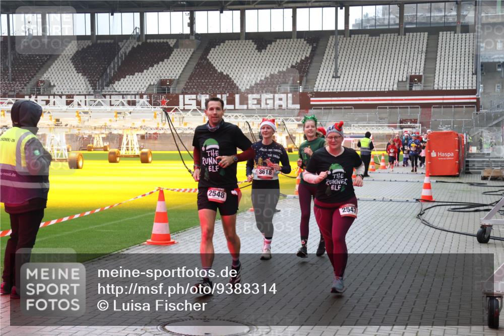 07.12.2025 - St. Pauli X-Mass-Run No. 15 Luisa Fischer http://msf.ph/oto/9388314 07.12.2025 11:51:36 Ziel 3618, 2548, 2547, 196, 206, 995, 996, 2374, 2547, 2548, 2585, 2589, 2670, 2672, 3116, 3449, 3451, 3616, 3618, 3639, 3958, 3959, 4340, 4609 meine-sportfotos.de