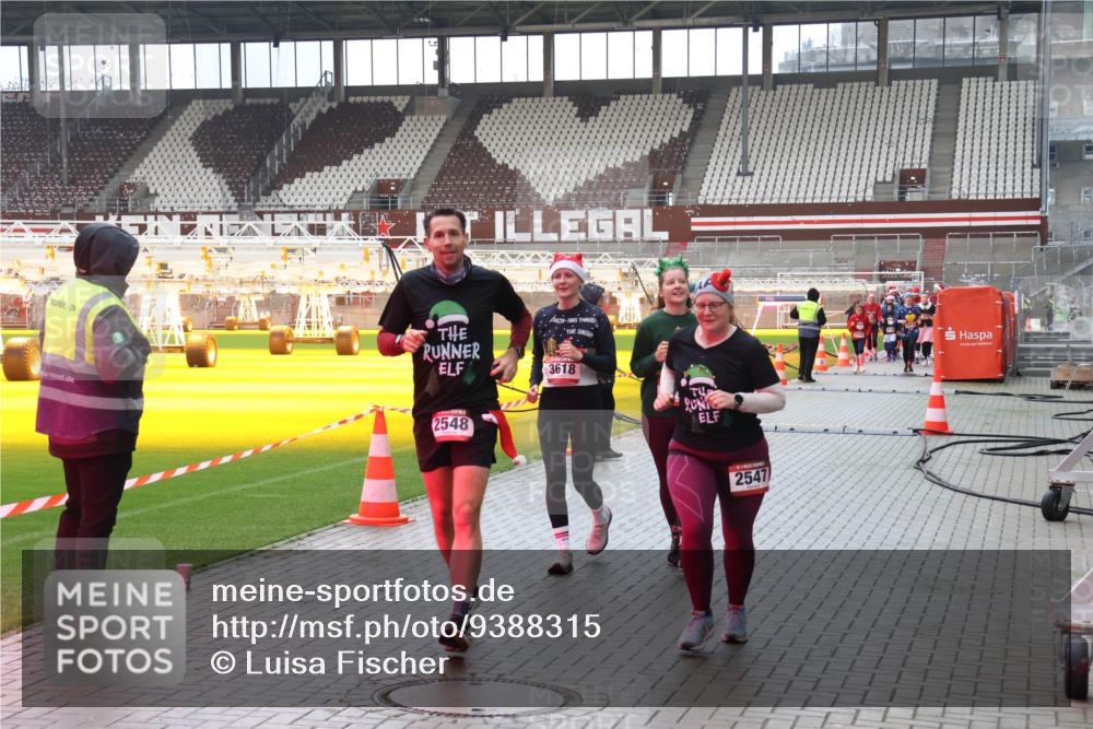 07.12.2025 - St. Pauli X-Mass-Run No. 15 Luisa Fischer http://msf.ph/oto/9388315 07.12.2025 11:51:37 Ziel 3618, 2548, 2547, 196, 206, 995, 996, 2374, 2547, 2548, 2585, 2589, 2670, 2672, 3116, 3449, 3451, 3616, 3618, 3639, 3958, 3959, 4340, 4609 meine-sportfotos.de