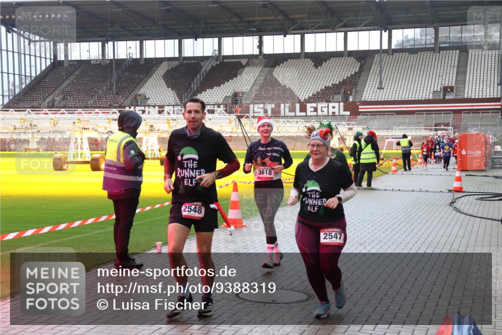 07.12.2025 - St. Pauli X-Mass-Run No. 15 Luisa Fischer http://msf.ph/oto/9388319 07.12.2025 11:51:38 Ziel 3618, 2548, 2547, 196, 206, 995, 996, 2374, 2547, 2548, 2585, 2589, 2670, 2672, 3116, 3449, 3451, 3616, 3618, 3639, 3959, 4340, 4609 meine-sportfotos.de