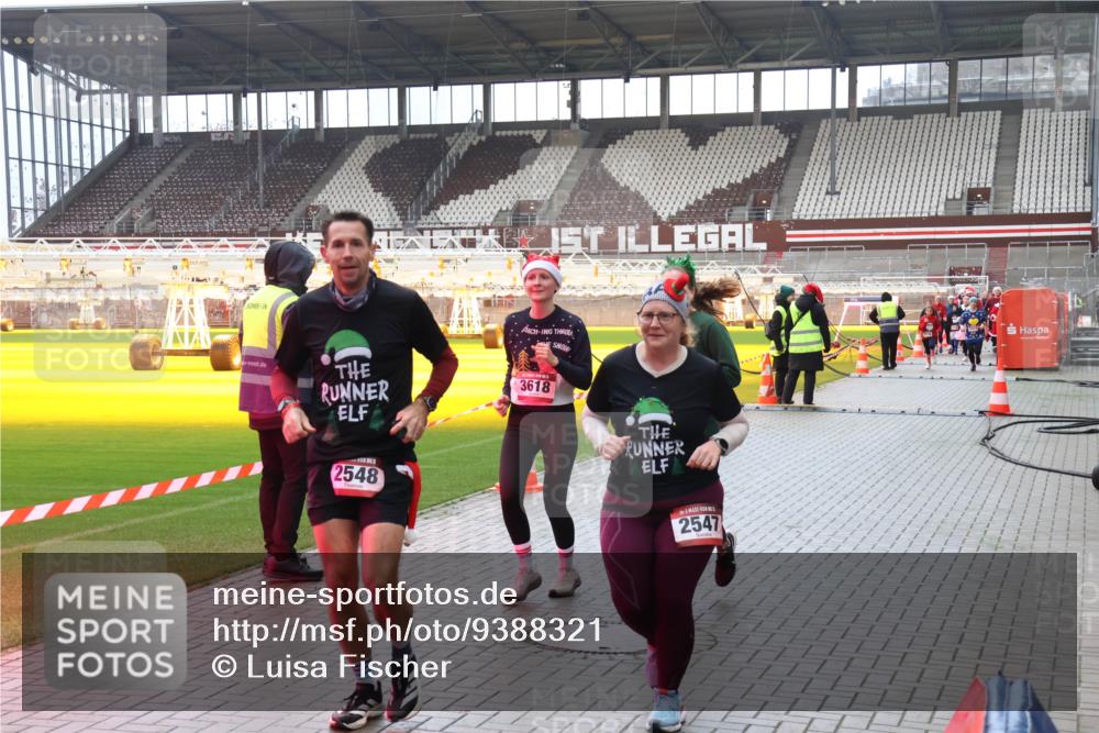 07.12.2025 - St. Pauli X-Mass-Run No. 15 Luisa Fischer http://msf.ph/oto/9388321 07.12.2025 11:51:38 Ziel 2548, 3618, 2547, 196, 206, 995, 996, 2374, 2547, 2548, 2585, 2589, 2670, 2672, 3116, 3449, 3451, 3616, 3618, 3639, 3959, 4340, 4609 meine-sportfotos.de