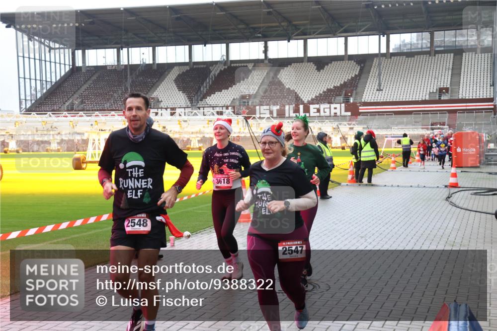 07.12.2025 - St. Pauli X-Mass-Run No. 15 Luisa Fischer http://msf.ph/oto/9388322 07.12.2025 11:51:38 Ziel 1, 3618, 2548, 2547, 196, 206, 995, 996, 2374, 2547, 2548, 2585, 2589, 2670, 2672, 3116, 3449, 3451, 3616, 3618, 3639, 3959, 4340, 4609 meine-sportfotos.de