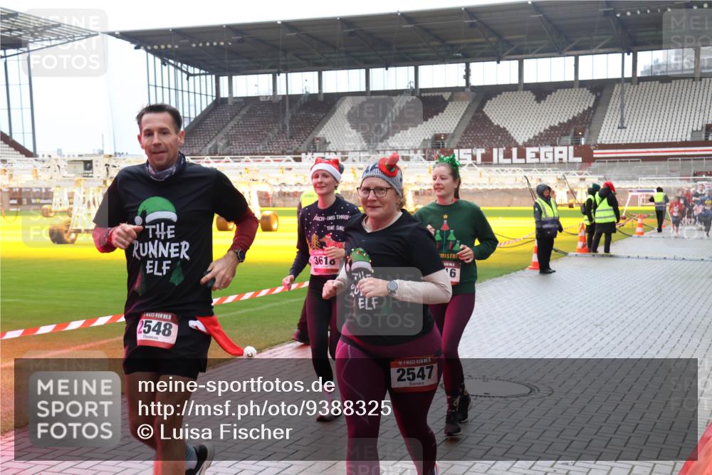 07.12.2025 - St. Pauli X-Mass-Run No. 15 Luisa Fischer http://msf.ph/oto/9388325 07.12.2025 11:51:39 Ziel 3618, 15, 2548, 6, 15, 2547, 995, 996, 2374, 2547, 2548, 2585, 2589, 2670, 2672, 3116, 3449, 3451, 3616, 3618, 3639, 3959, 4340, 4609 meine-sportfotos.de