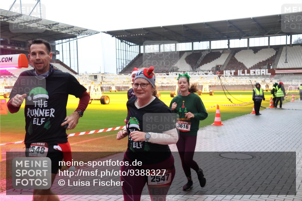 07.12.2025 - St. Pauli X-Mass-Run No. 15 Luisa Fischer http://msf.ph/oto/9388327 07.12.2025 11:51:40 Ziel 15, 548, 15, 2547, 3616, 995, 996, 2374, 2547, 2548, 2585, 2589, 2670, 2672, 3116, 3449, 3451, 3616, 3618, 3639, 3959, 4340, 4609 meine-sportfotos.de