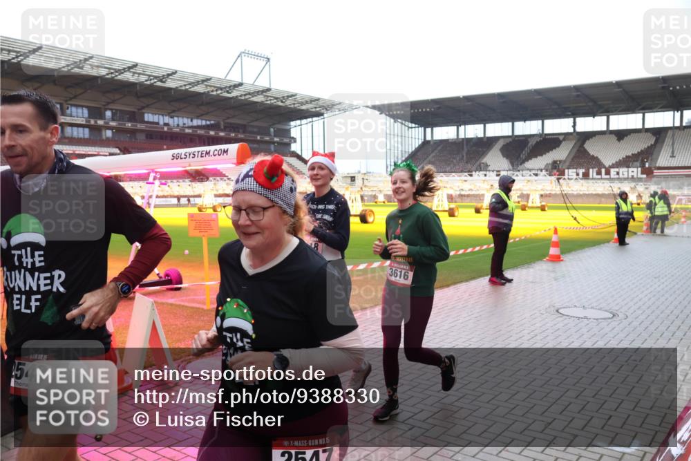 07.12.2025 - St. Pauli X-Mass-Run No. 15 Luisa Fischer http://msf.ph/oto/9388330 07.12.2025 11:51:40 Ziel 548, 15, 2647, 3616, 1, 995, 996, 2374, 2547, 2548, 2585, 2589, 2670, 2672, 3116, 3449, 3451, 3616, 3618, 3639, 3959, 4340, 4609 meine-sportfotos.de