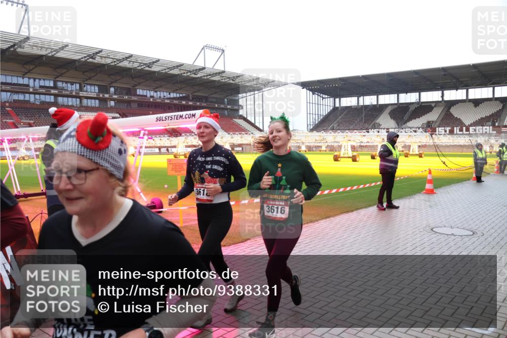 07.12.2025 - St. Pauli X-Mass-Run No. 15 Luisa Fischer http://msf.ph/oto/9388331 07.12.2025 11:51:41 Ziel 3618, 3616, 648, 650, 995, 996, 2025, 2027, 2374, 2547, 2548, 2585, 2589, 2670, 2672, 3116, 3449, 3451, 3616, 3618, 3639, 3959, 4340, 4609 meine-sportfotos.de