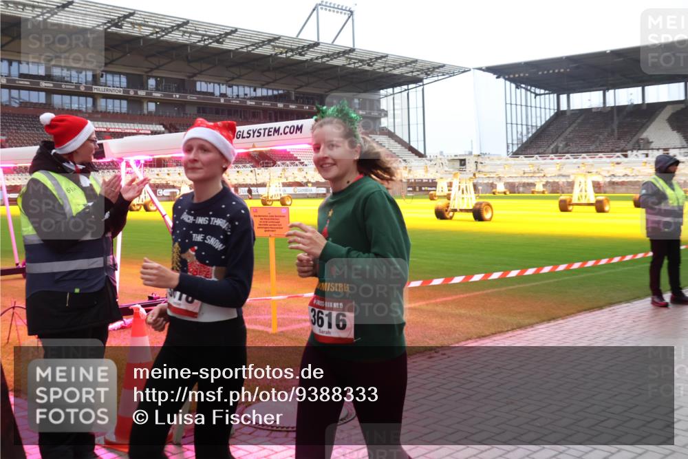 07.12.2025 - St. Pauli X-Mass-Run No. 15 Luisa Fischer http://msf.ph/oto/9388333 07.12.2025 11:51:41 Ziel 634, 15, 3616, 648, 650, 995, 996, 2025, 2027, 2374, 2547, 2548, 2585, 2589, 2670, 2672, 3116, 3449, 3451, 3616, 3618, 3639, 3959, 4340, 4609 meine-sportfotos.de