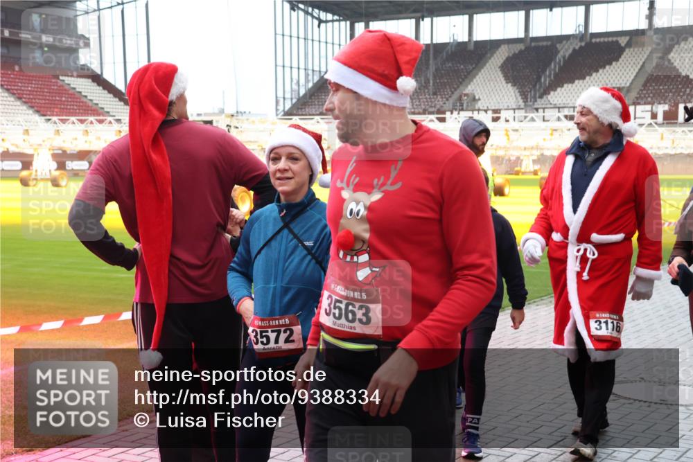 07.12.2025 - St. Pauli X-Mass-Run No. 15 Luisa Fischer http://msf.ph/oto/9388334 07.12.2025 11:52:12 Ziel 00, 15, 3572, 15, 3563, 3116, 648, 650, 1916, 2025, 2027, 2374, 2585, 2589, 3116, 3445, 3449, 3451, 3583, 3650, 3659, 3790, 3794, 3795, 3853, 3875, 3959, 4340, 4602, 4609, 4610 meine-sportfotos.de