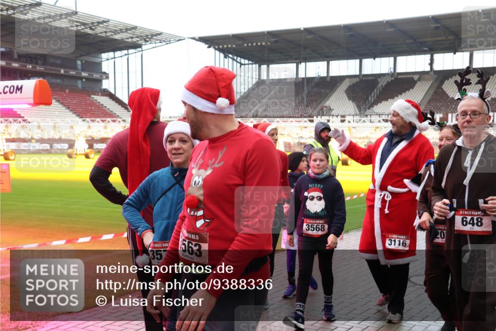 07.12.2025 - St. Pauli X-Mass-Run No. 15 Luisa Fischer http://msf.ph/oto/9388336 07.12.2025 11:52:13 Ziel 35, 15, 563, 3568, 3116, 20, 648, 648, 650, 1916, 2025, 2027, 2374, 2585, 2589, 3116, 3445, 3449, 3451, 3583, 3648, 3650, 3659, 3790, 3794, 3795, 3853, 3865, 3875, 3959, 4340, 4602, 4609, 4610 meine-sportfotos.de