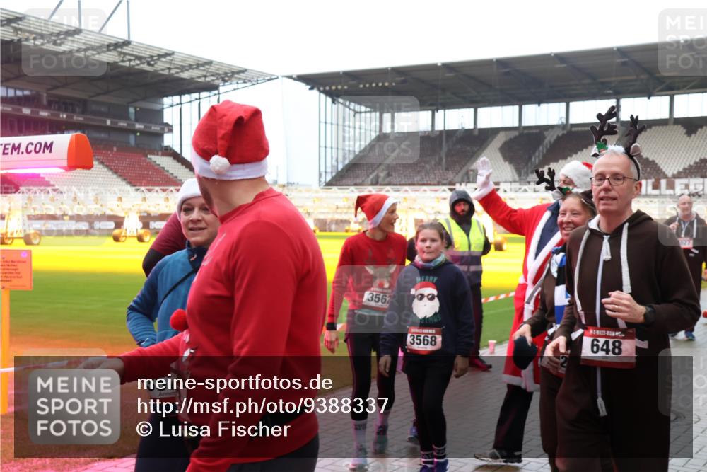07.12.2025 - St. Pauli X-Mass-Run No. 15 Luisa Fischer http://msf.ph/oto/9388337 07.12.2025 11:52:13 Ziel 357, 3562, 3568, 648, 627, 648, 650, 1916, 2025, 2027, 2374, 2585, 2589, 3116, 3445, 3449, 3451, 3583, 3648, 3650, 3659, 3790, 3794, 3795, 3853, 3865, 3875, 3959, 4340, 4602, 4609, 4610 meine-sportfotos.de