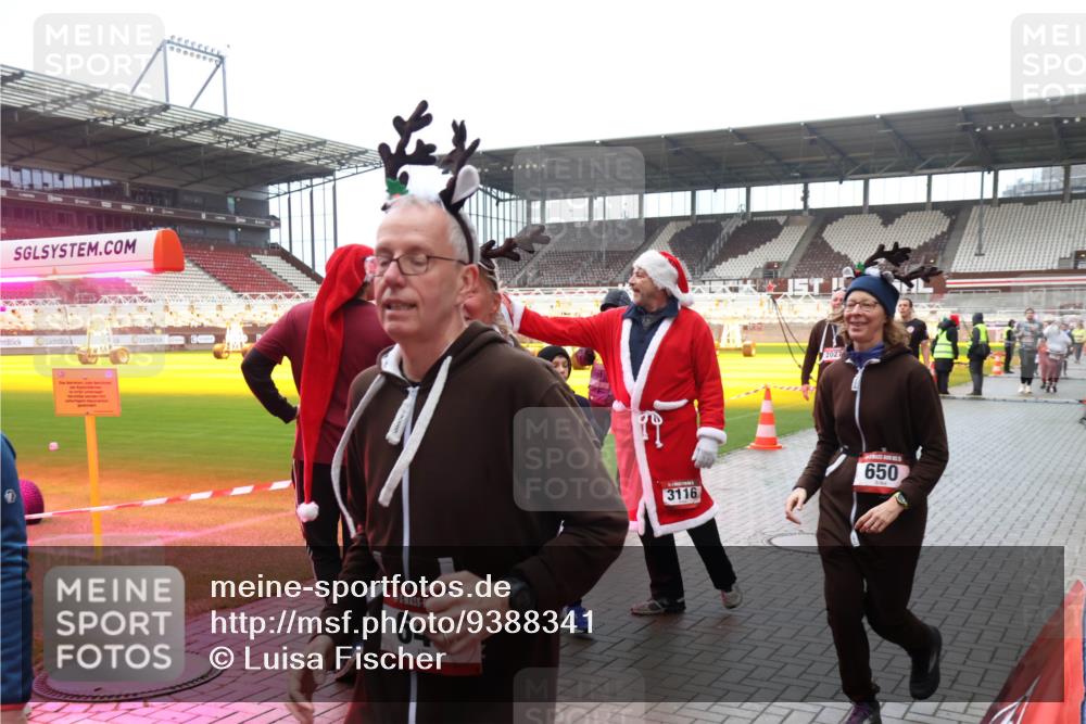 07.12.2025 - St. Pauli X-Mass-Run No. 15 Luisa Fischer http://msf.ph/oto/9388341 07.12.2025 11:52:14 Ziel 64, 2027, 3116, 650, 648, 650, 1916, 2025, 2027, 2374, 2585, 2589, 3116, 3445, 3449, 3451, 3583, 3648, 3650, 3659, 3790, 3794, 3795, 3853, 3865, 3875, 3959, 4340, 4602, 4610 meine-sportfotos.de