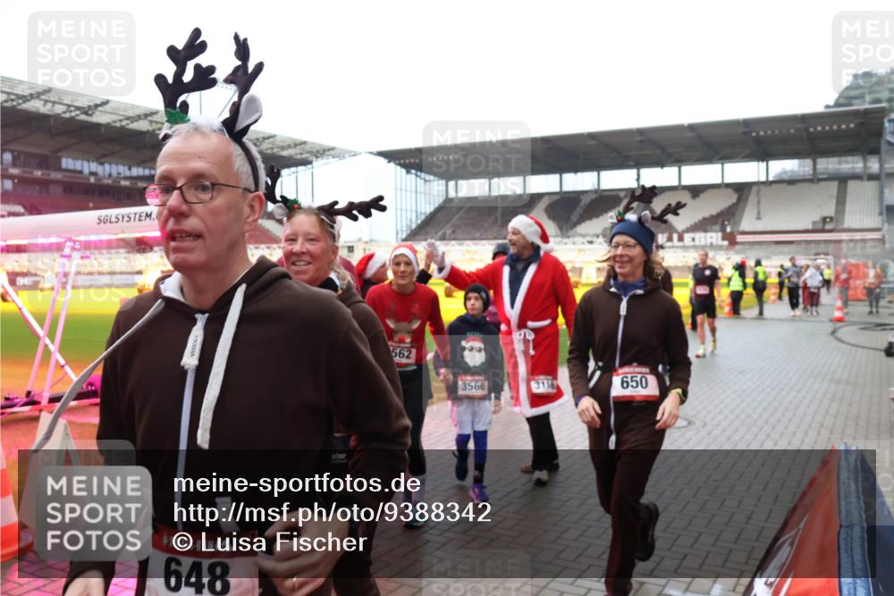 07.12.2025 - St. Pauli X-Mass-Run No. 15 Luisa Fischer http://msf.ph/oto/9388342 07.12.2025 11:52:14 Ziel 648, 562, 3566, 3116, 650, 648, 650, 1916, 2025, 2027, 2374, 2585, 2589, 3116, 3445, 3449, 3451, 3583, 3648, 3650, 3659, 3790, 3794, 3795, 3853, 3865, 3875, 3959, 4340, 4602, 4610 meine-sportfotos.de