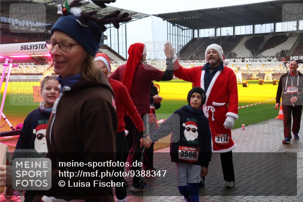 07.12.2025 - St. Pauli X-Mass-Run No. 15 Luisa Fischer http://msf.ph/oto/9388347 07.12.2025 11:52:15 Ziel 15, 3566, 5, 3116, 2027, 648, 650, 1916, 2025, 2027, 2374, 2589, 3116, 3445, 3449, 3451, 3583, 3648, 3650, 3659, 3790, 3794, 3795, 3853, 3865, 3875, 3959, 4340, 4602, 4610 meine-sportfotos.de