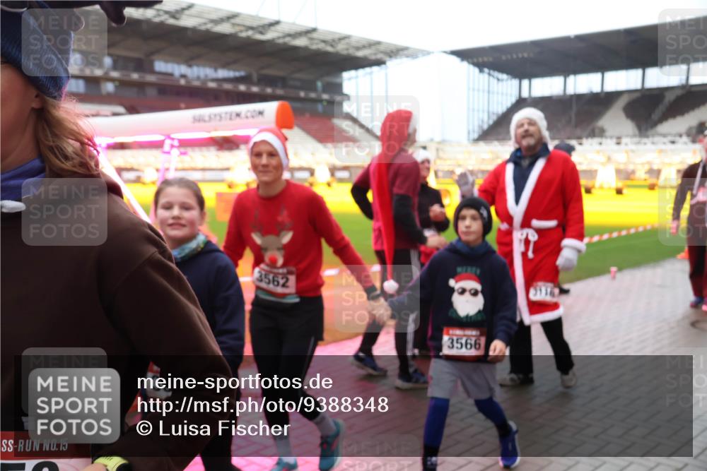 07.12.2025 - St. Pauli X-Mass-Run No. 15 Luisa Fischer http://msf.ph/oto/9388348 07.12.2025 11:52:16 Ziel 15, 3562, 3566, 648, 650, 1916, 2025, 2027, 2121, 2374, 2589, 3116, 3445, 3449, 3451, 3583, 3648, 3650, 3659, 3790, 3794, 3795, 3853, 3865, 3875, 3959, 4340, 4602, 4610 meine-sportfotos.de