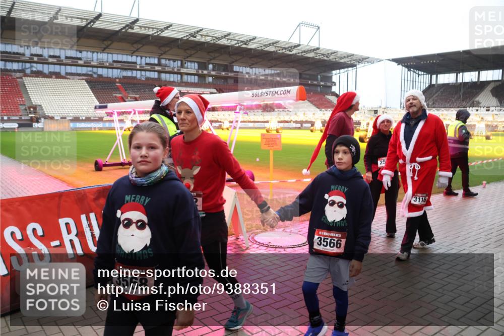 07.12.2025 - St. Pauli X-Mass-Run No. 15 Luisa Fischer http://msf.ph/oto/9388351 07.12.2025 11:52:16 Ziel 15, 3568, 5, 3566, 25, 3116, 648, 650, 1916, 2025, 2027, 2121, 2374, 2589, 3116, 3445, 3449, 3451, 3583, 3648, 3650, 3659, 3790, 3794, 3795, 3853, 3865, 3875, 3959, 4340, 4602, 4610 meine-sportfotos.de