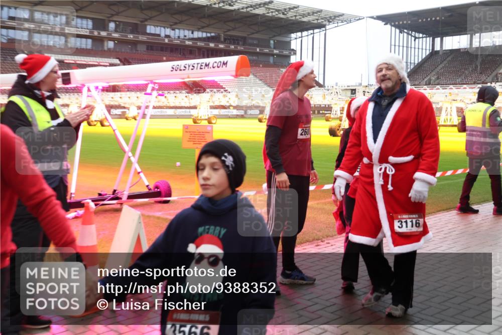 07.12.2025 - St. Pauli X-Mass-Run No. 15 Luisa Fischer http://msf.ph/oto/9388352 07.12.2025 11:52:17 Ziel 3566, 2600, 3116, 648, 650, 1916, 2025, 2027, 2121, 2374, 3116, 3445, 3449, 3451, 3583, 3648, 3650, 3659, 3790, 3794, 3795, 3853, 3865, 3875, 3959, 4340, 4602, 4610 meine-sportfotos.de