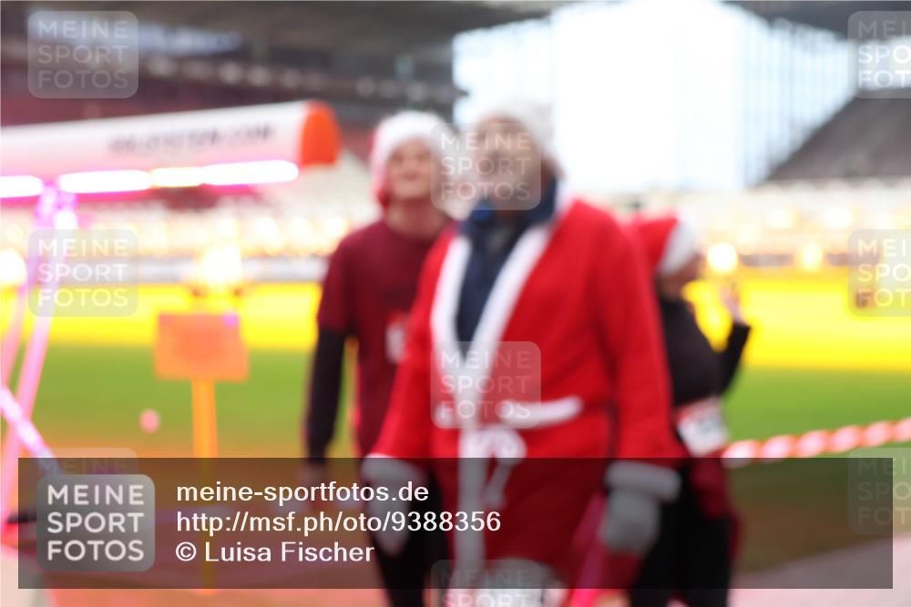 07.12.2025 - St. Pauli X-Mass-Run No. 15 Luisa Fischer http://msf.ph/oto/9388356 07.12.2025 11:52:17 Ziel 648, 650, 1916, 2025, 2027, 2121, 2374, 3116, 3445, 3449, 3451, 3583, 3648, 3650, 3659, 3790, 3794, 3795, 3853, 3865, 3875, 3959, 4340, 4602, 4610 meine-sportfotos.de